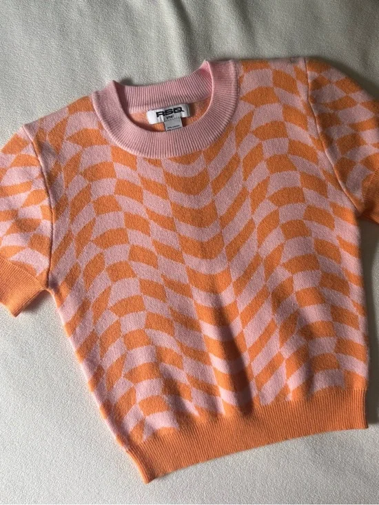 RSQ Pink & Orange Wavy Checker Knit Tee - Picture 1 of 4